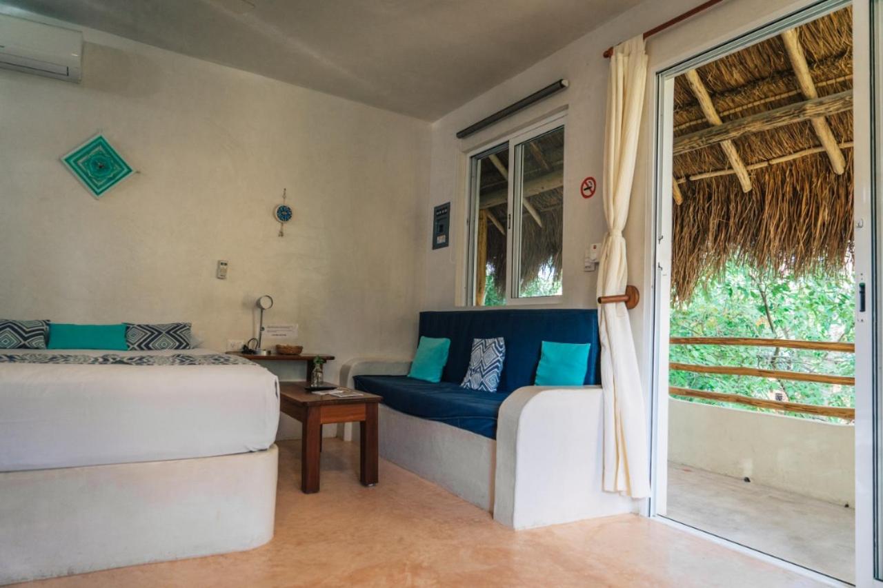 Junior Suite with Balcony - Photo 11