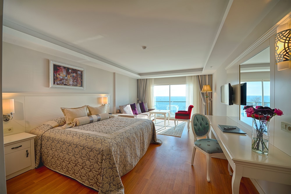 Deluxe Room, Sea View - Photo 10