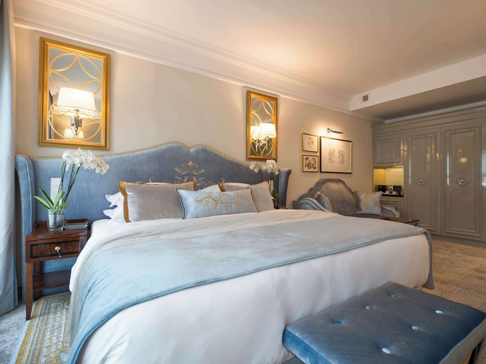 Deluxe Room, 1 King Bed photo 1