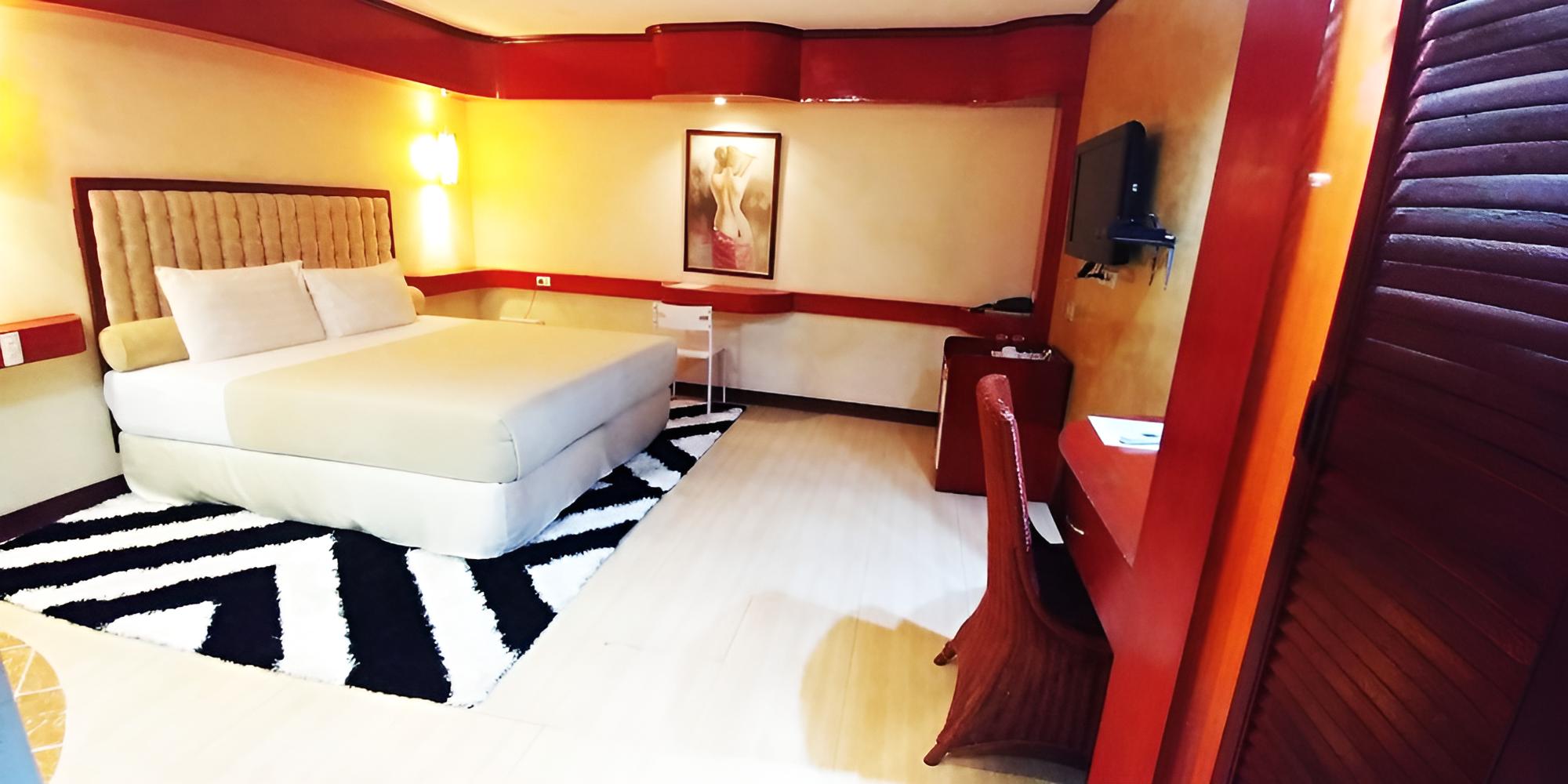 Studio, 1 King Bed, Non Smoking, No Windows photo 1