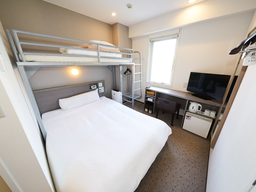 Room With 1 Double Bed And 1 Bunk Bed Without Cleaning Service photo 3