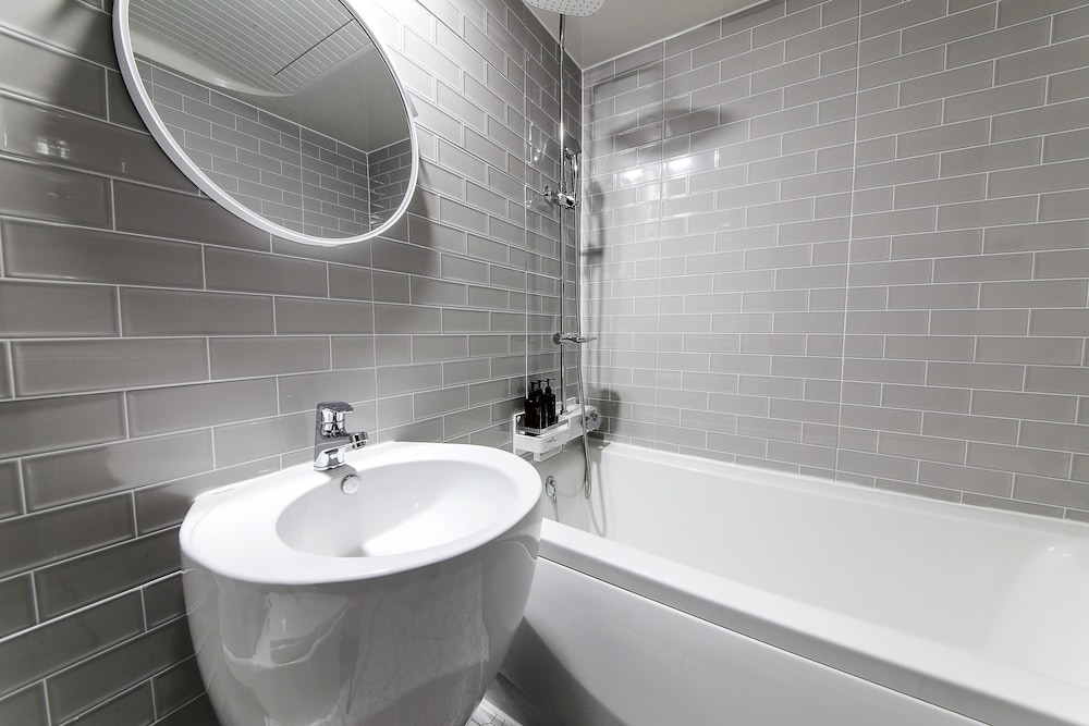 Deluxe Room, 1 Bedroom (Reserve breakfast before 10PM) photo 2