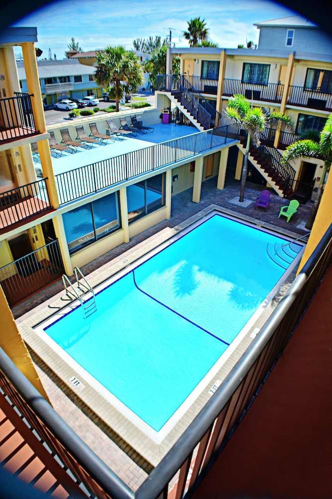 Pool Side 2 Bed/2 Bath photo 3