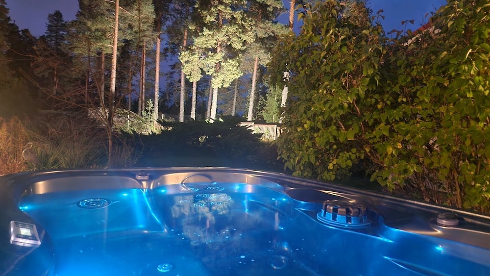 Santa Spa & Pets Villa, private dog yard and hot tub photo 1
