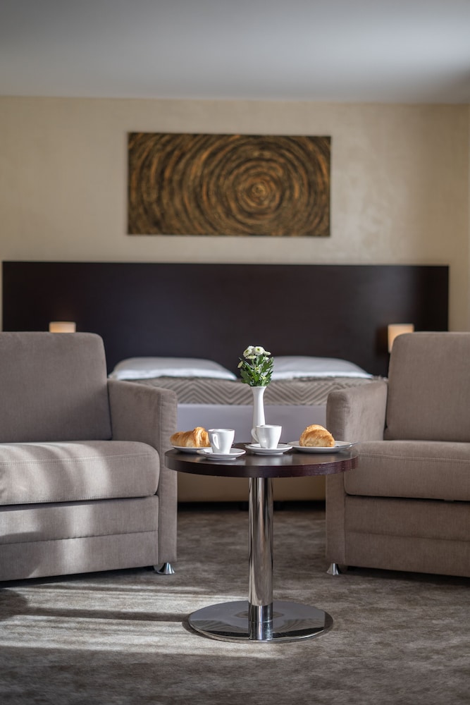 Family Room - Photo 8