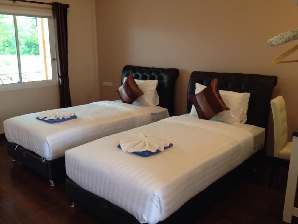 Deluxe Twin Room With Pool View photo 3