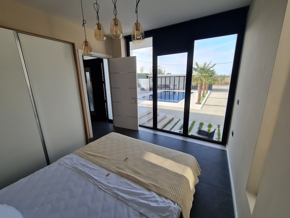 LT Luxury Villa