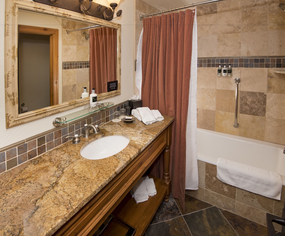 Superior Room, 1 King Bed - Photo 3