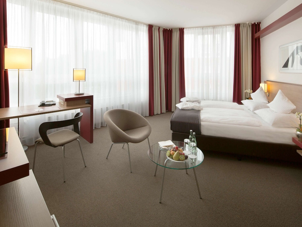 Premium Room, 1 King Bed - Photo 1