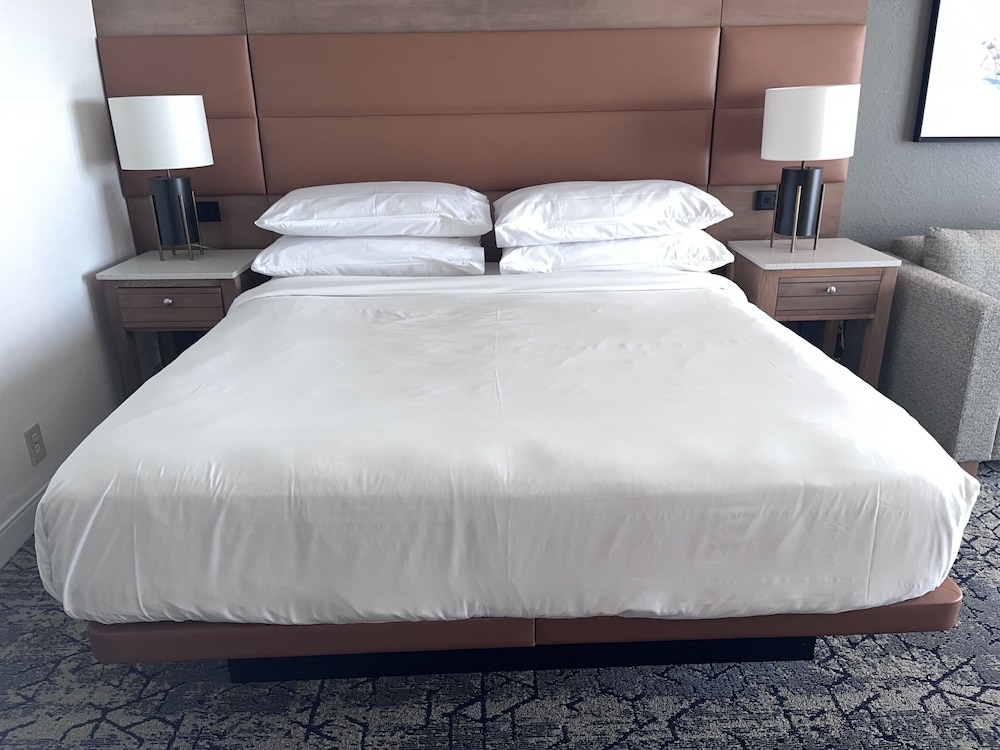 Room, 1 King Bed with Sofa bed, Balcony, Partial Ocean View - Photo 13