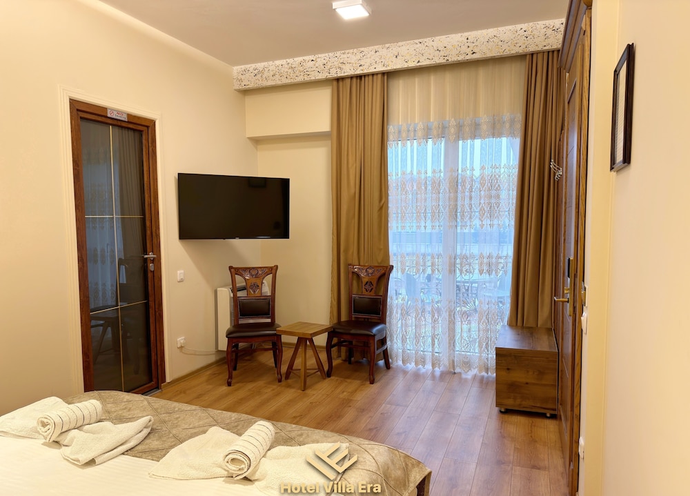 Traditional Room, Balcony, Pool View photo 2
