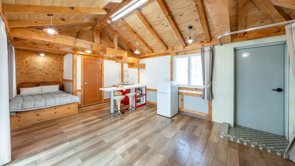 Basic Room, 1 Bedroom (Boatman Room(Pet/ Private BBQ))