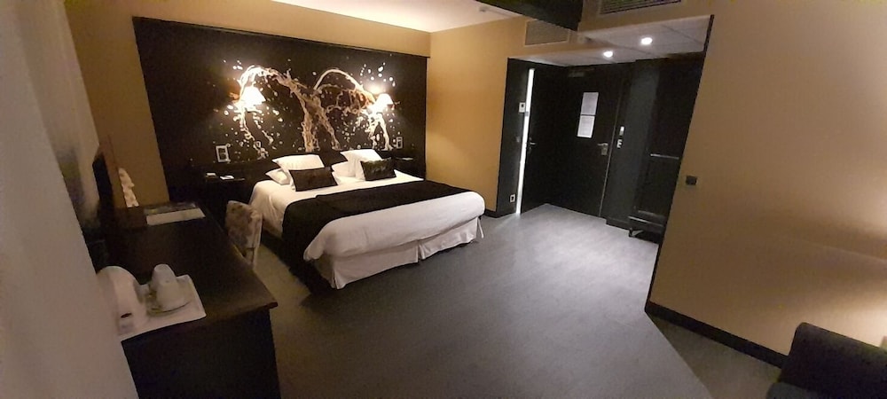 Junior Suite (with SAUNA access)