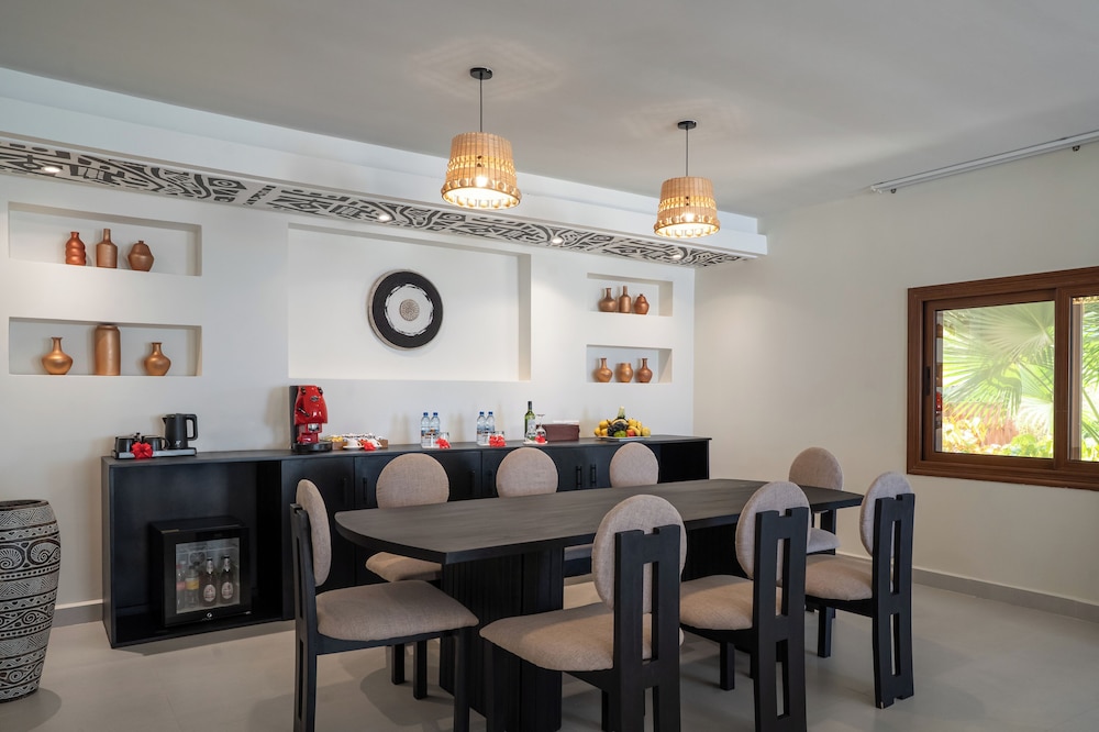 Presidential Suite sea front with private Pool