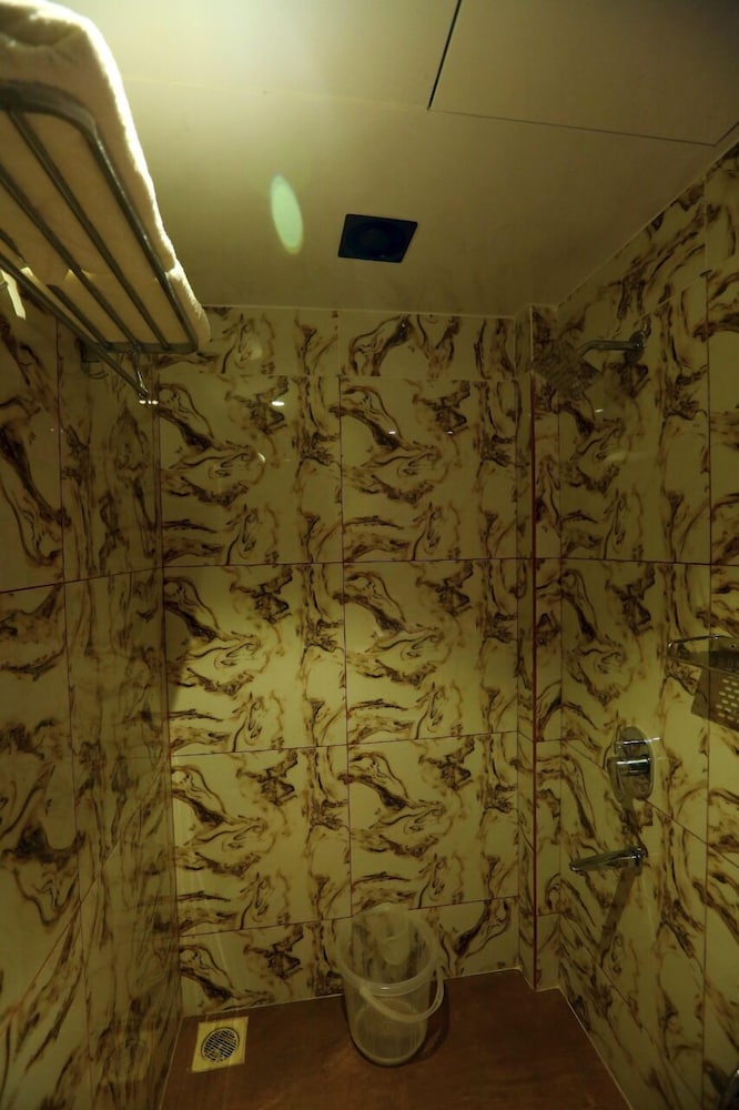 Deluxe Room - Photo 6