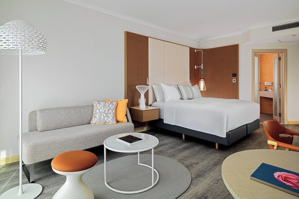 Superior Room, 1 King Bed, City View (Balcony)