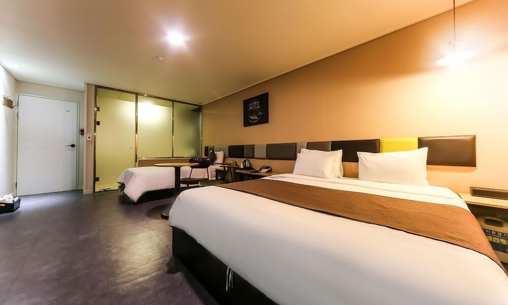 Premium Twin Room - Photo 5