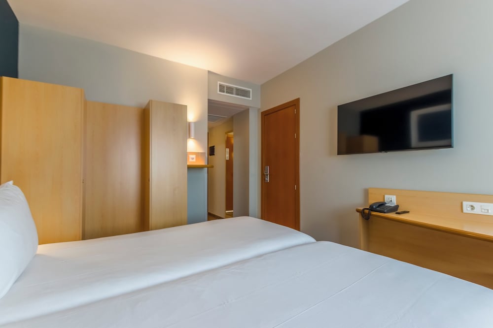 Room - Photo 14