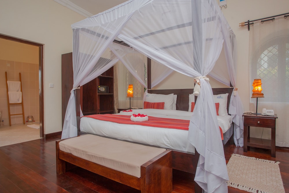Luxury Villa, Beachfront photo 2