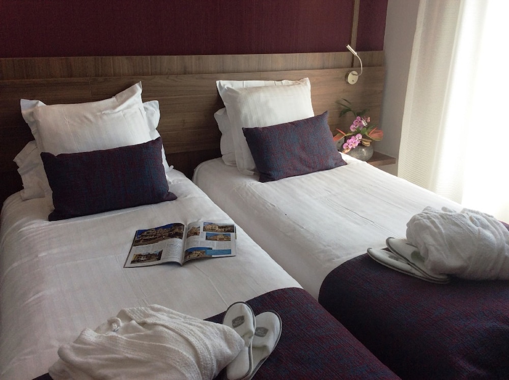Superior Room, 1 Double Bed, Non Smoking (Larger Room;Twin bed on request) - Photo 2