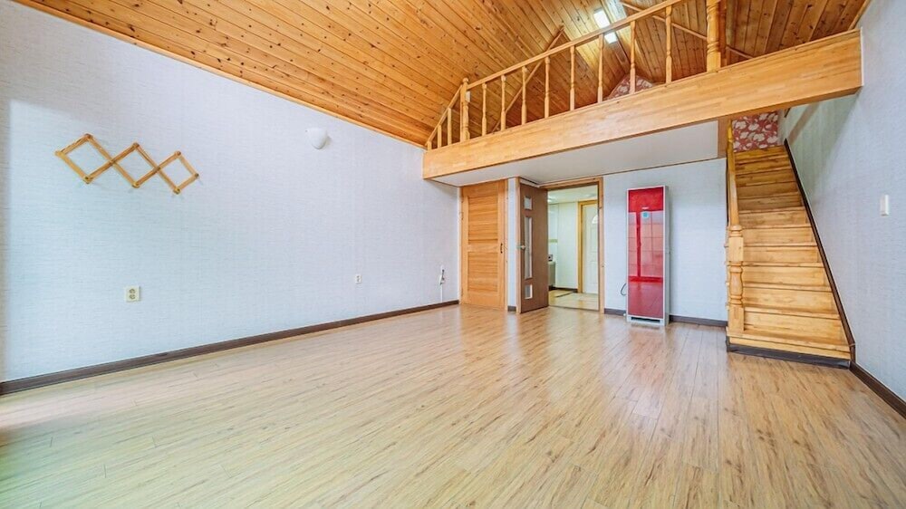 Room (Swiss D) - Photo 8