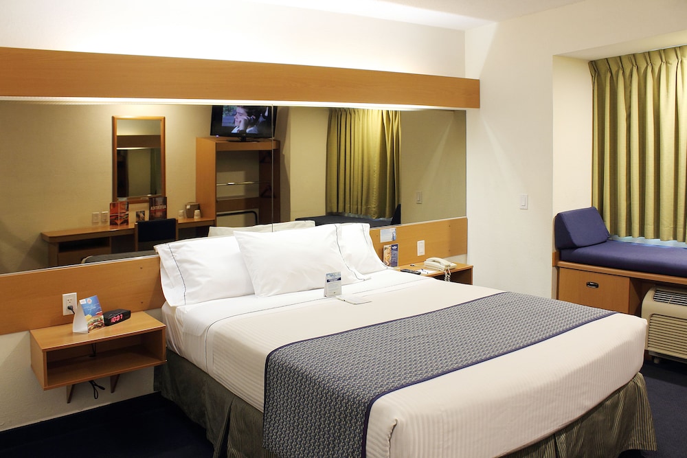 Standard Room, 1 Queen Bed - Photo 3