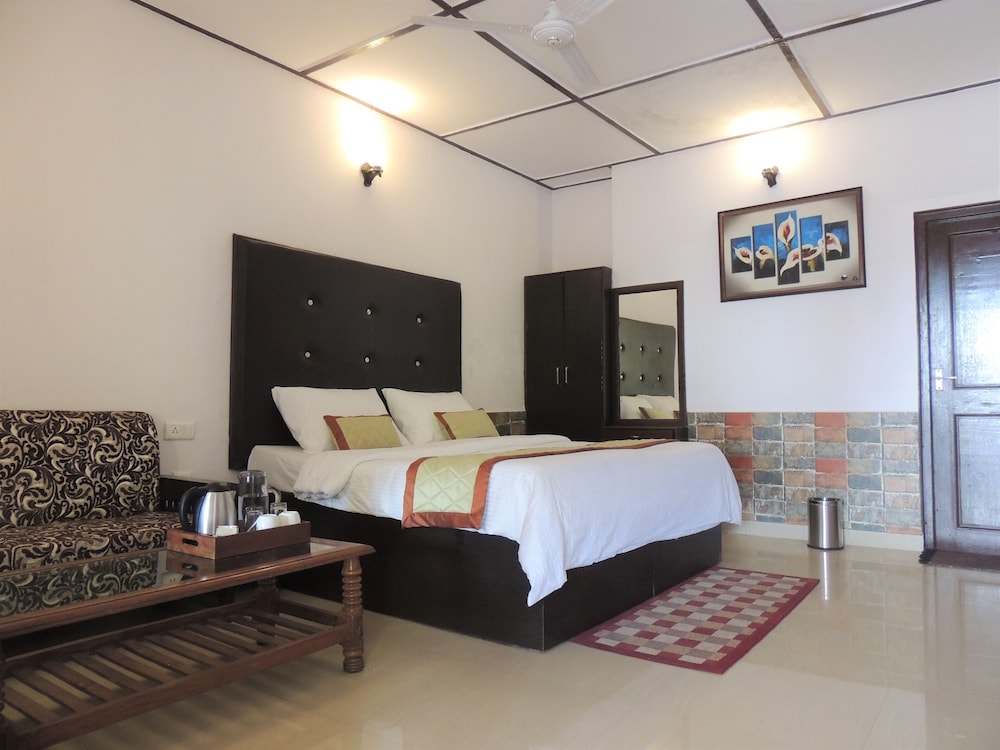 Superior Room, Hill View