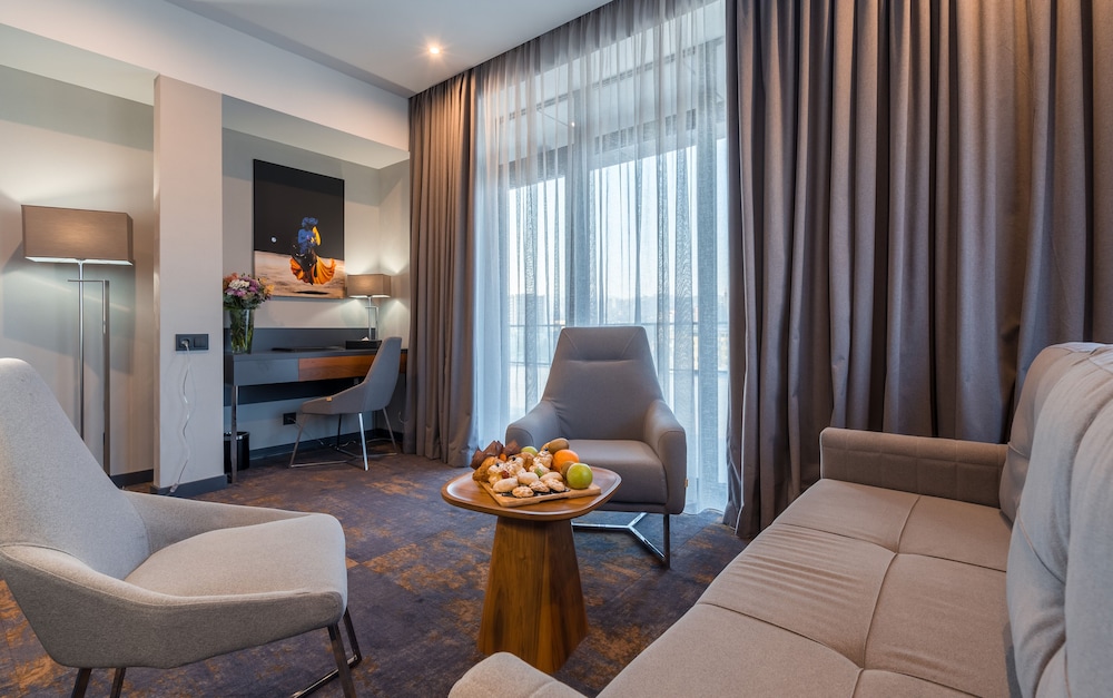 Premium Double Room, 1 Queen Bed, City View - Photo 5