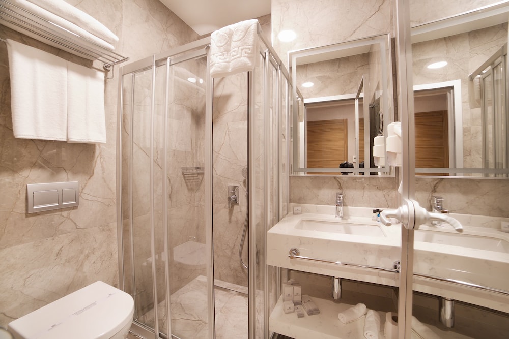 Standard Single Room thumbnail 6