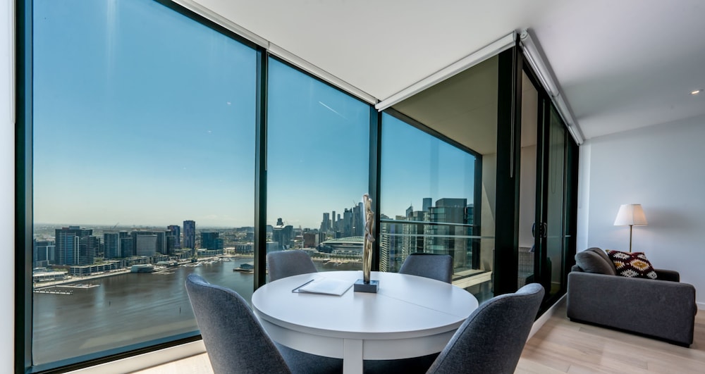 Top Floor 2 BR / 2 Lvls - Sub Penthouse - Photo 4