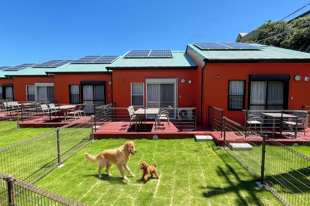 Cottage (capacity 4) with private dog run photo 2