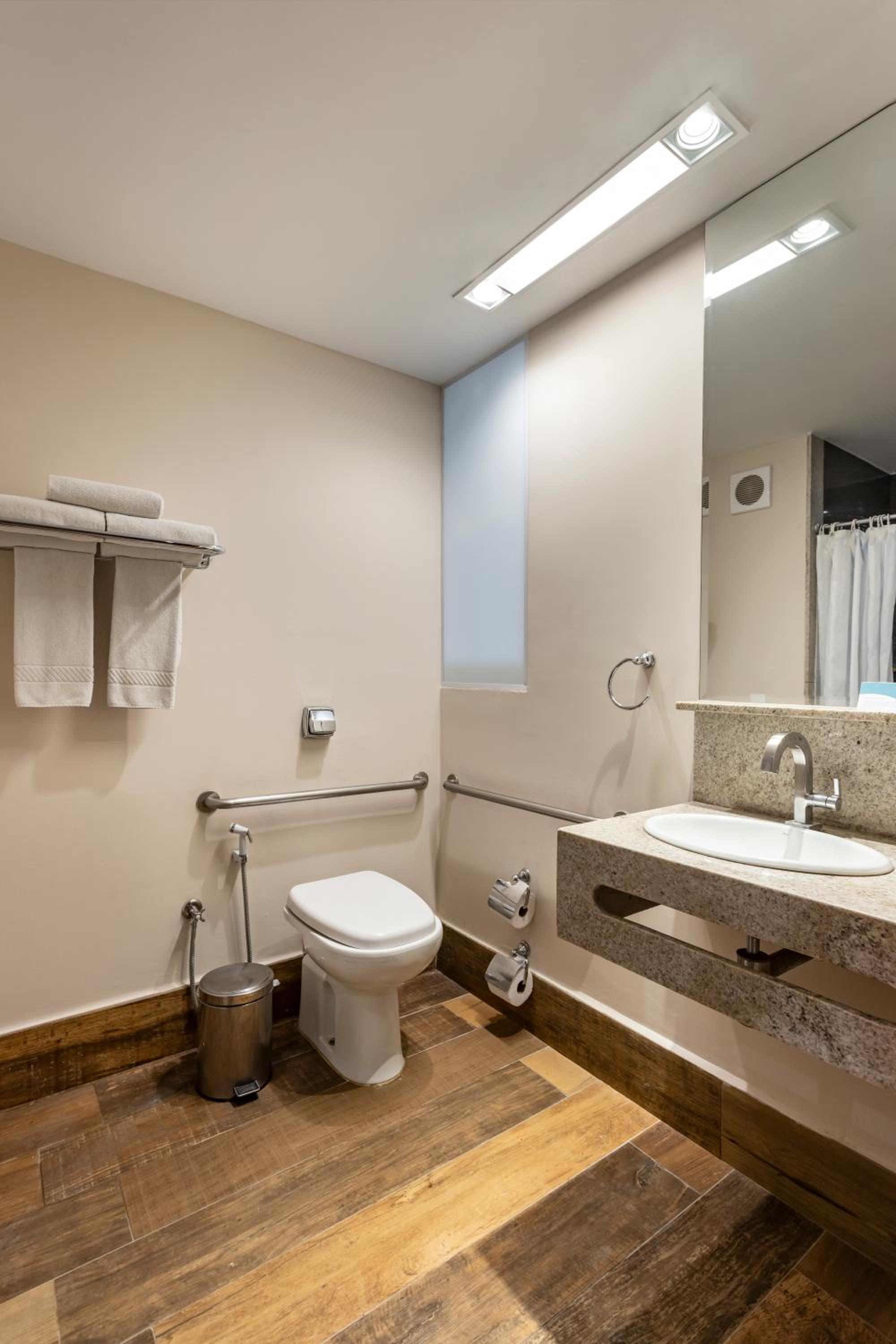 Superior Room - Disability Access - Photo 6