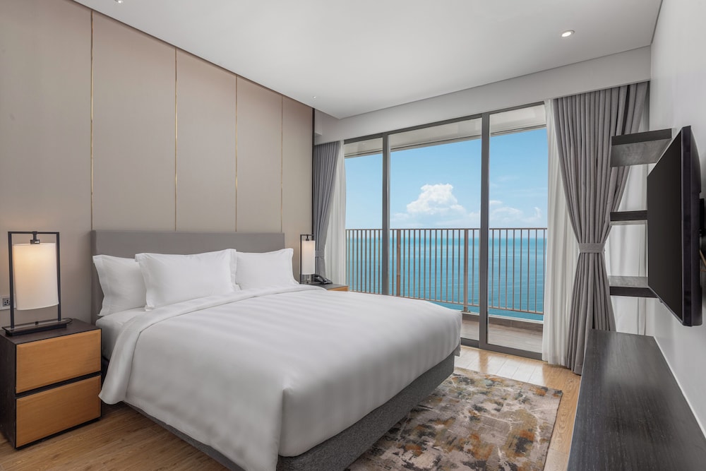 Deluxe Suite, 2 Bedrooms, Balcony, Ocean View (Family)