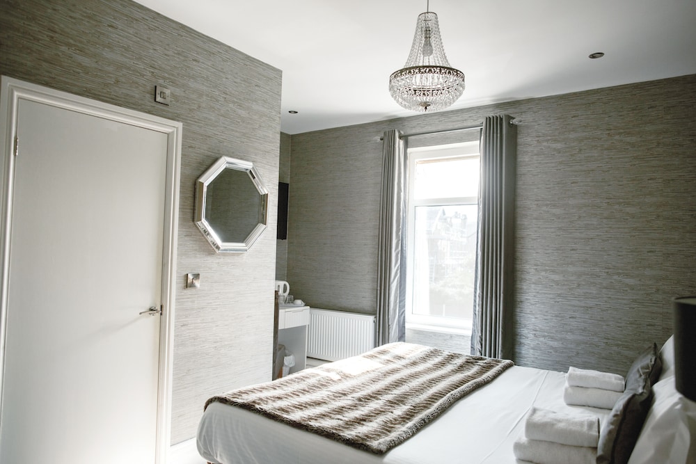 Standard Double or Twin Room, Ensuite, Garden View photo 3