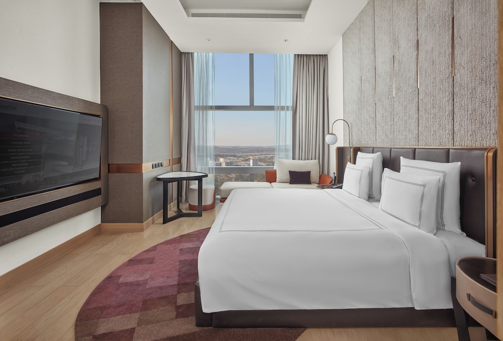 Swiss, Presidential Suite, 1 King Bed photo 2