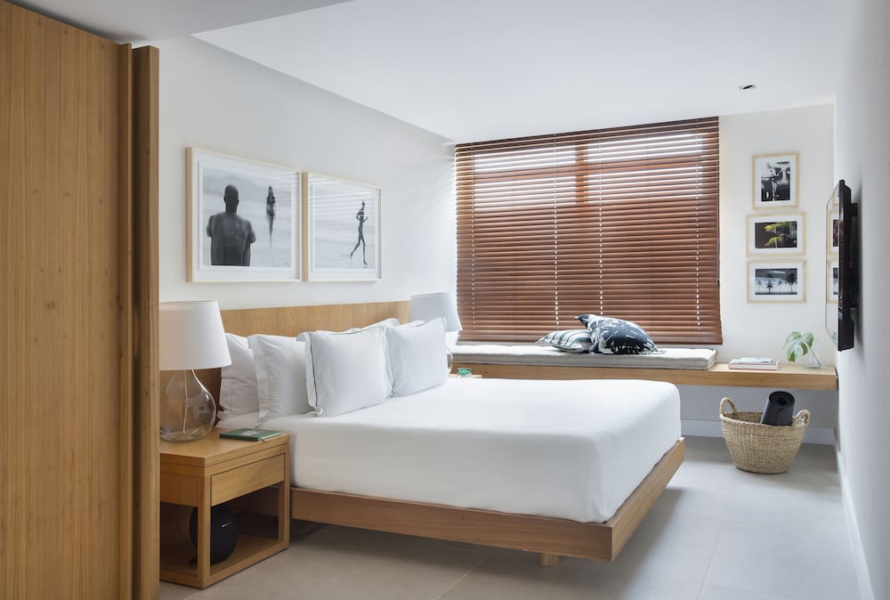 Deluxe Room, 1 Queen Bed, Partial Ocean View - Photo 2
