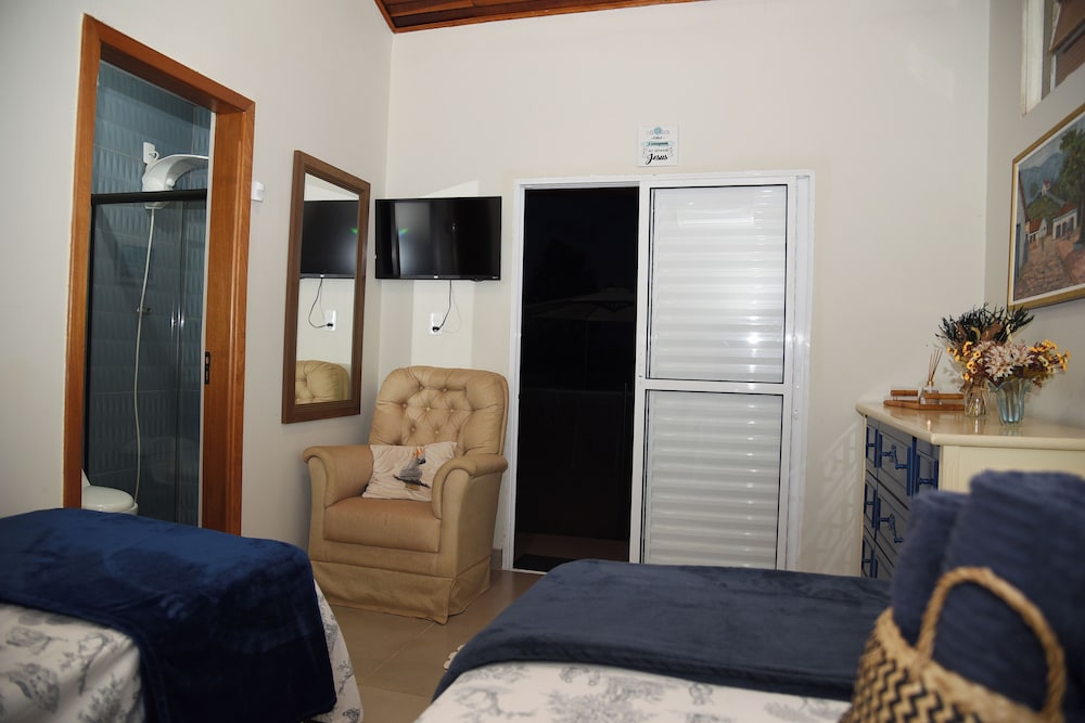 Deluxe Suite, Pool View photo 3