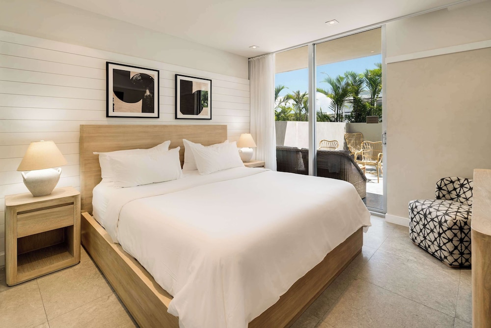 Jr. Suite King with Terrace - Photo 4
