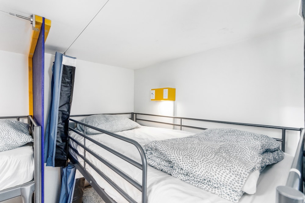 Bed in 8-Bed Dorm thumbnail 5