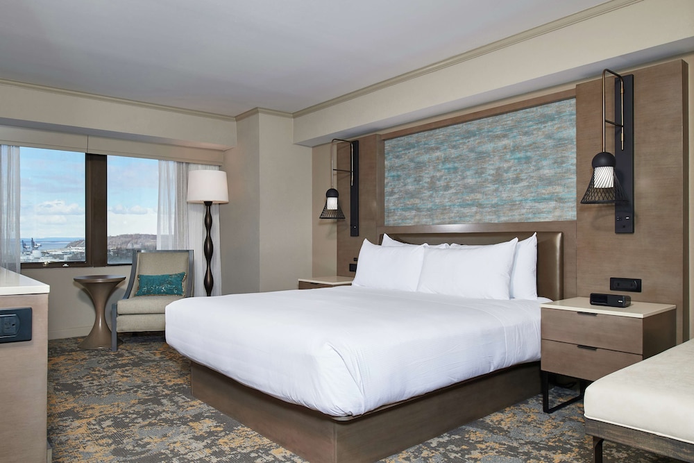 Junior Suite, 1 King Bed photo 1