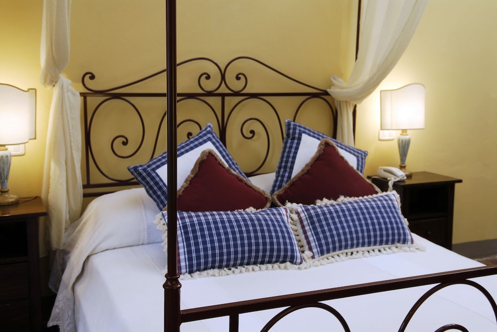 Classic Room, 1 Double Bed (Romantic) - Photo 2