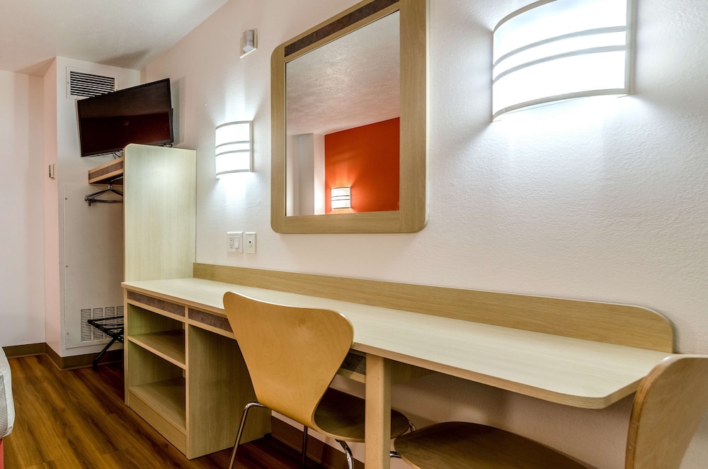 Standard Room, 2 Double Beds, Non Smoking - Photo 12