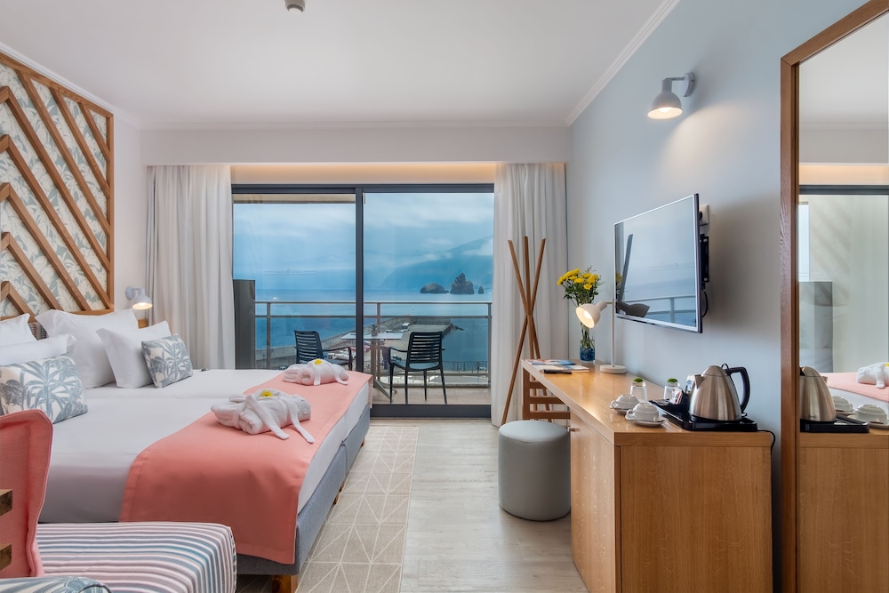 Superior Room, 2 Twin Beds, Terrace, Sea View photo 1