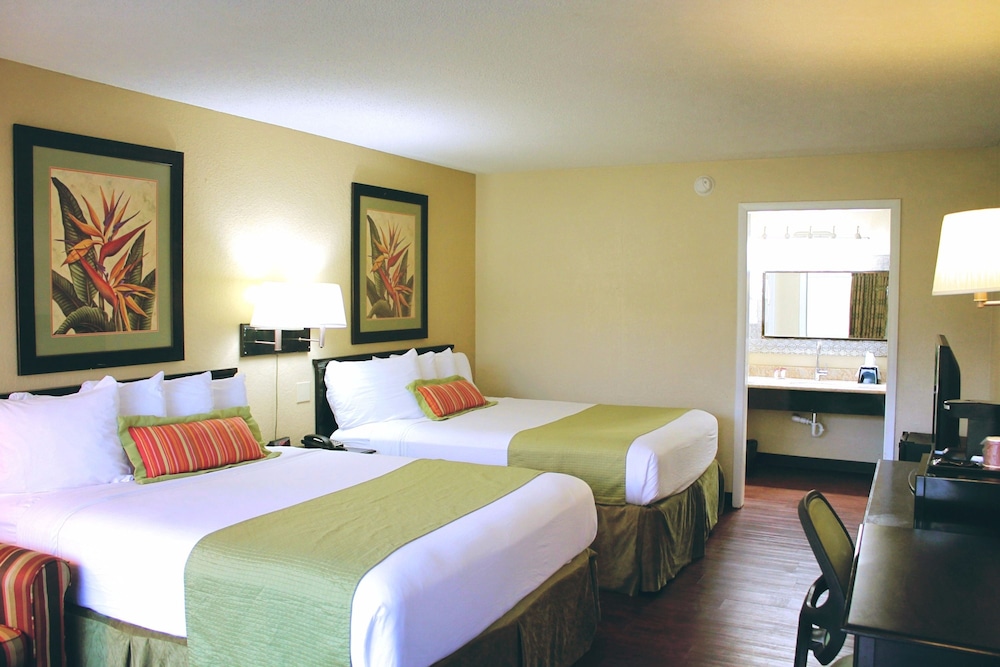 Deluxe Double Room, 2 Queen Beds, Ground Floor photo 1