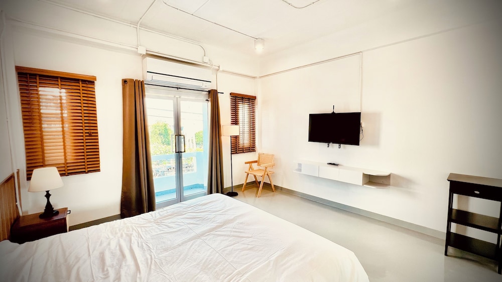 Executive Suite, City View