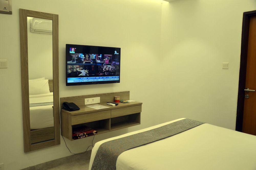 Deluxe Queen Room - Photo 6