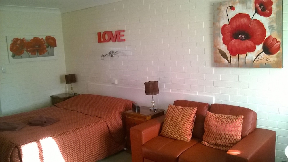 Queen Room Upstairs photo 3