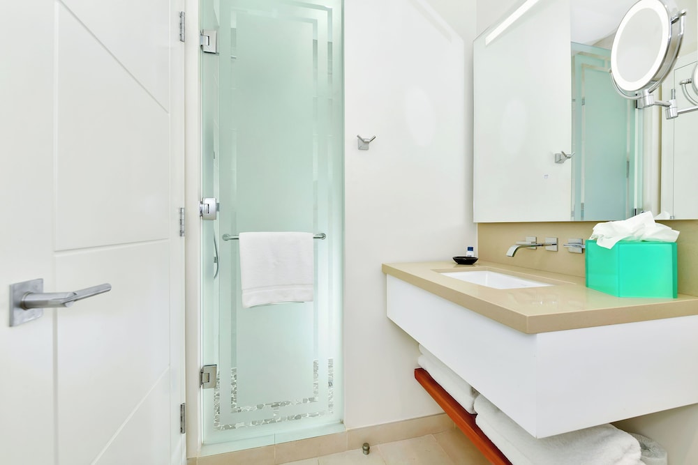 Studio, 1 King Bed, Kitchenette, Oceanfront (Residence) - Photo 4