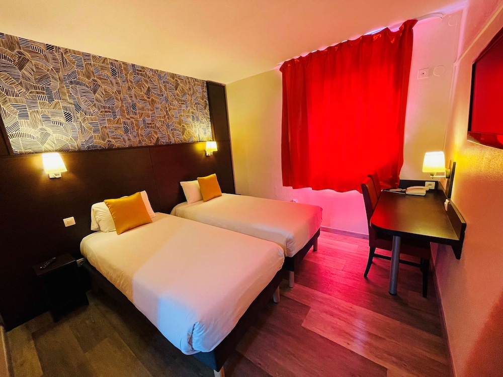 Standard Room, 2 Twin Beds - Photo 1