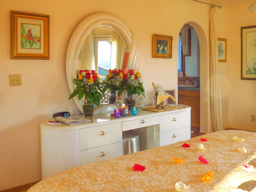 Room (Romantic King with Balcony) photo 2